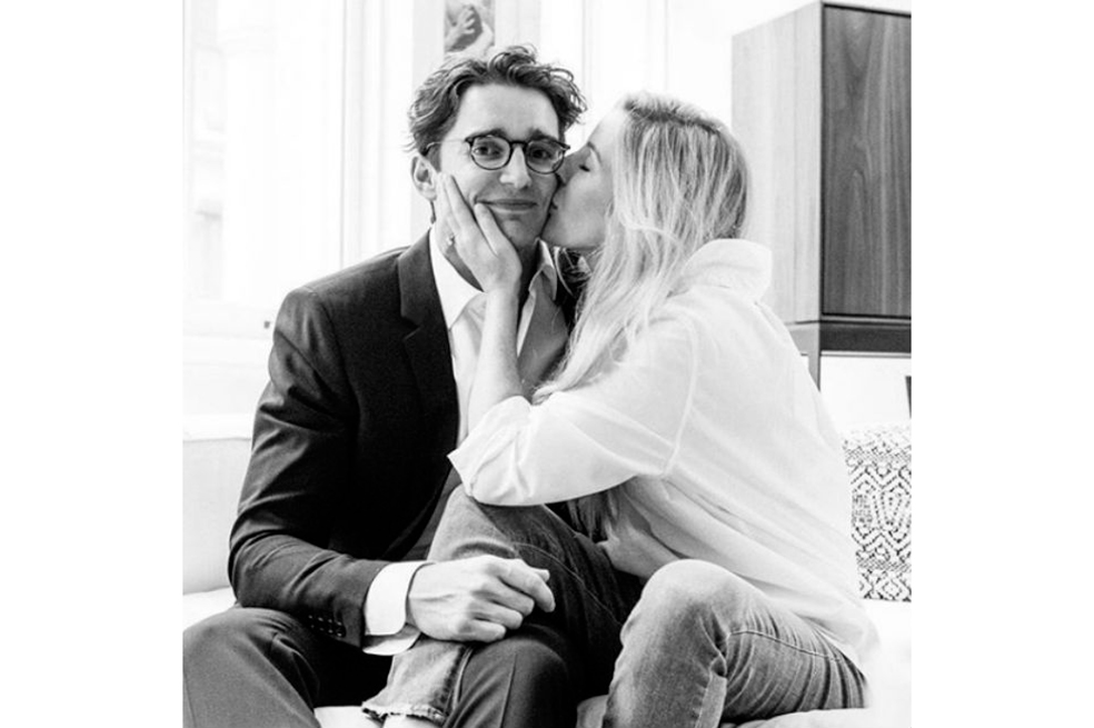 Ellie Goulding, feliz de anunciar su compromiso matrimonial con Caspar Jopling