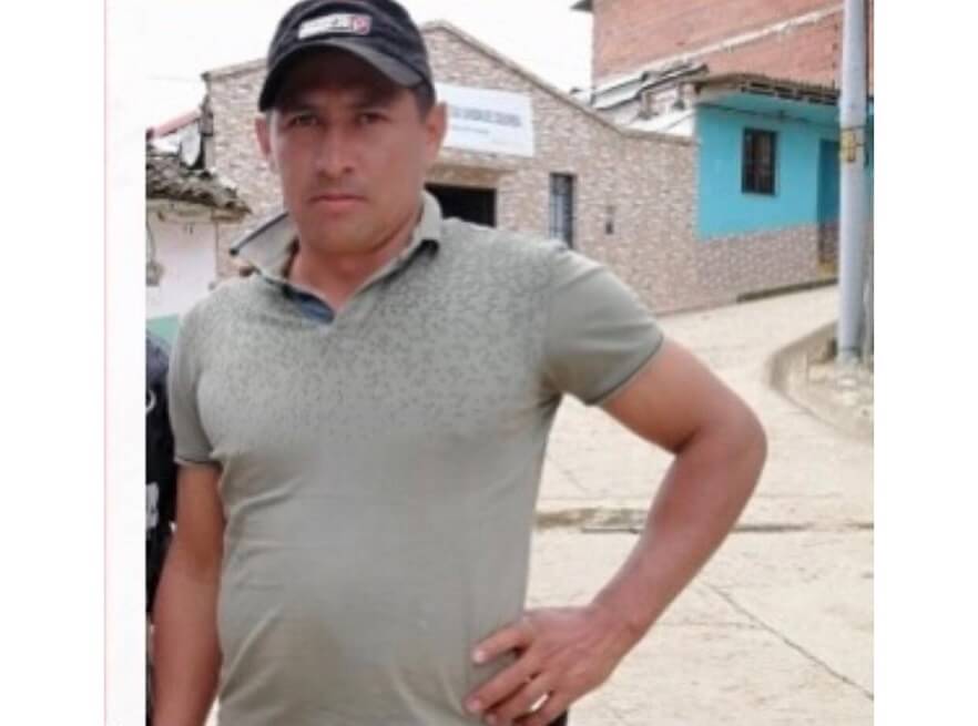 John Fredy Restrepo vive en la vereda La Aguada, de Tarazá, con su esposa y su hija de tres años. / Cortesía