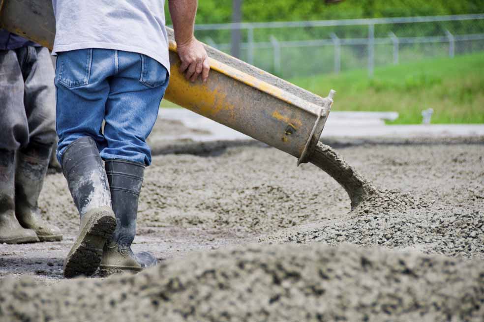 El mayor insumo para el sector de las edificaciones es el cemento y con los nuevos programas se disparará su consumo. / Archivo