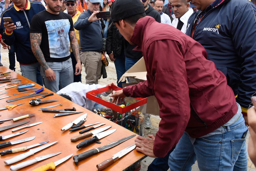 Ciudad Bolívar: 400 armas cortopunzantes fueron entregadas en jornada de desarme