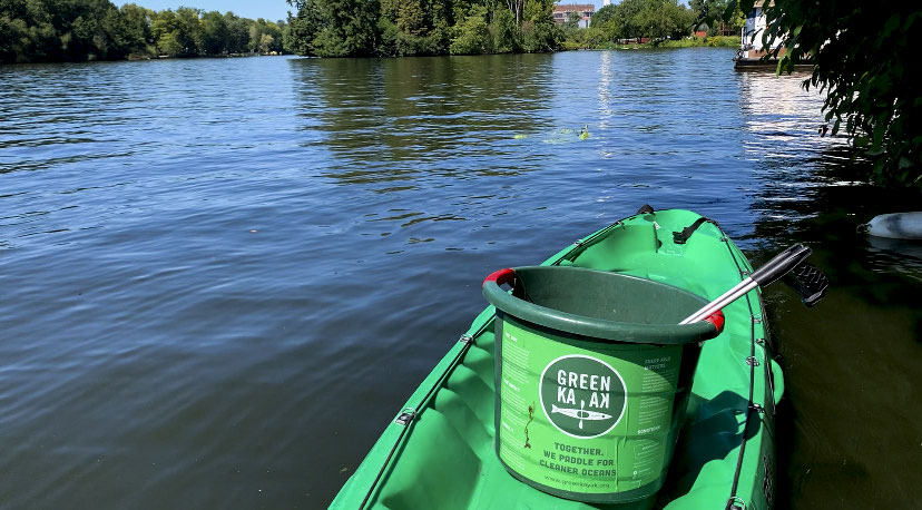 Alemania recolecta más de 200 kilos de basura con recorridos gratuitos en kayak
