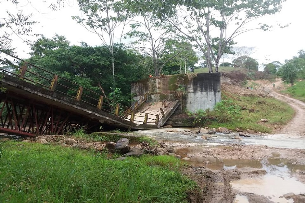 Caída de puente vehicular dejó incomunicadas a varias veredas en Caquetá