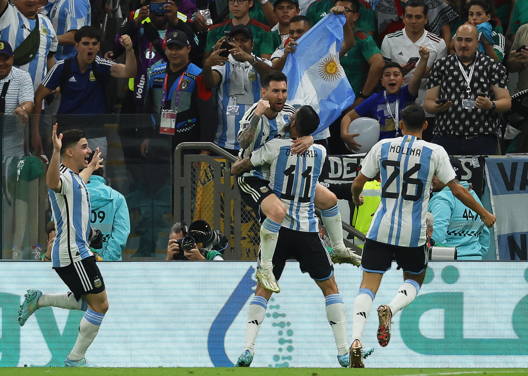 Así fue el 2-0 de Argentina, sigue en la pelea por los octavos de final