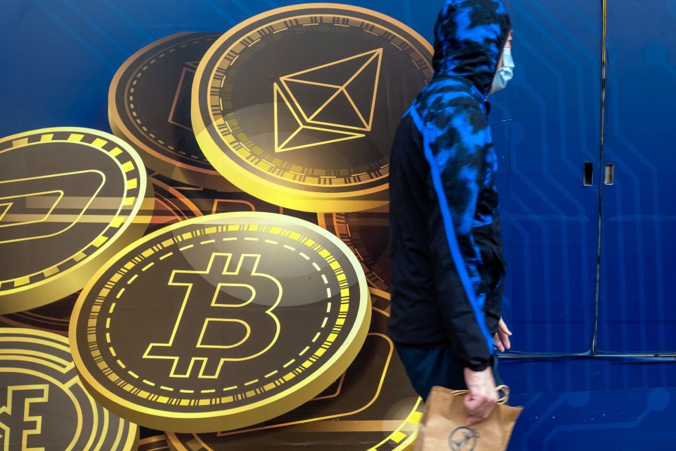 Mil millones de personas invertirían en criptomonedas en 2022