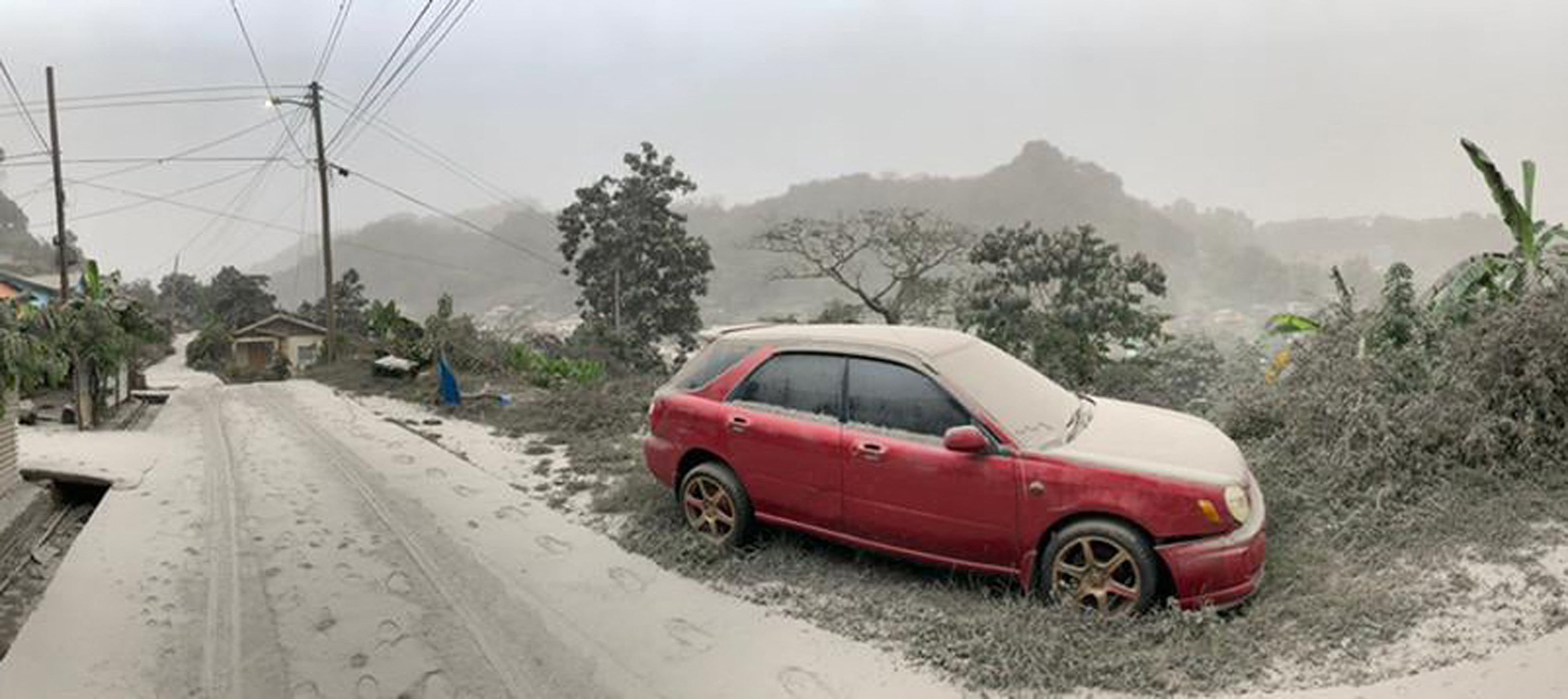 Las erupciones provocaron la huida de miles de personas, con alrededor de 16.000 que viven en zonas con órdenes de evacuación.