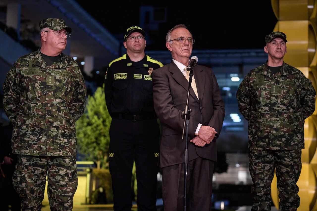 Más que un concejo de seguridad, el presidente Gustavo Petro calificó el encuentro como una cumbre de seguridad, ya que a la cita asistieron el ministro de Defensa, Iván Velásquez; el fiscal general, Francisco Barbosa; los comandantes del Ejército y la Policía, así como funcionarios de presidencia y la alcaldía.