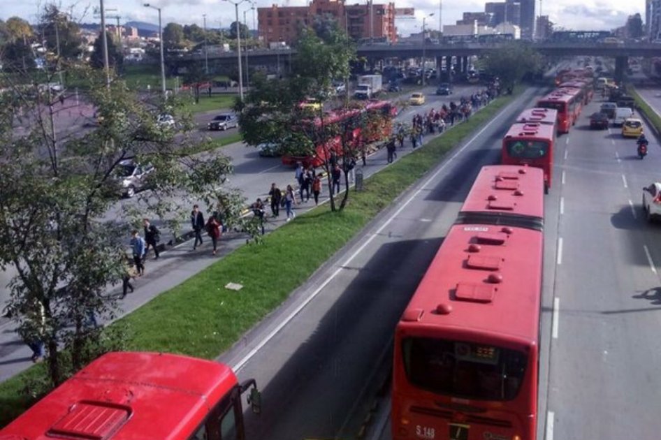 Accidente de tránsito dificulta movilidad en la Calle 100 con Autopista Norte
