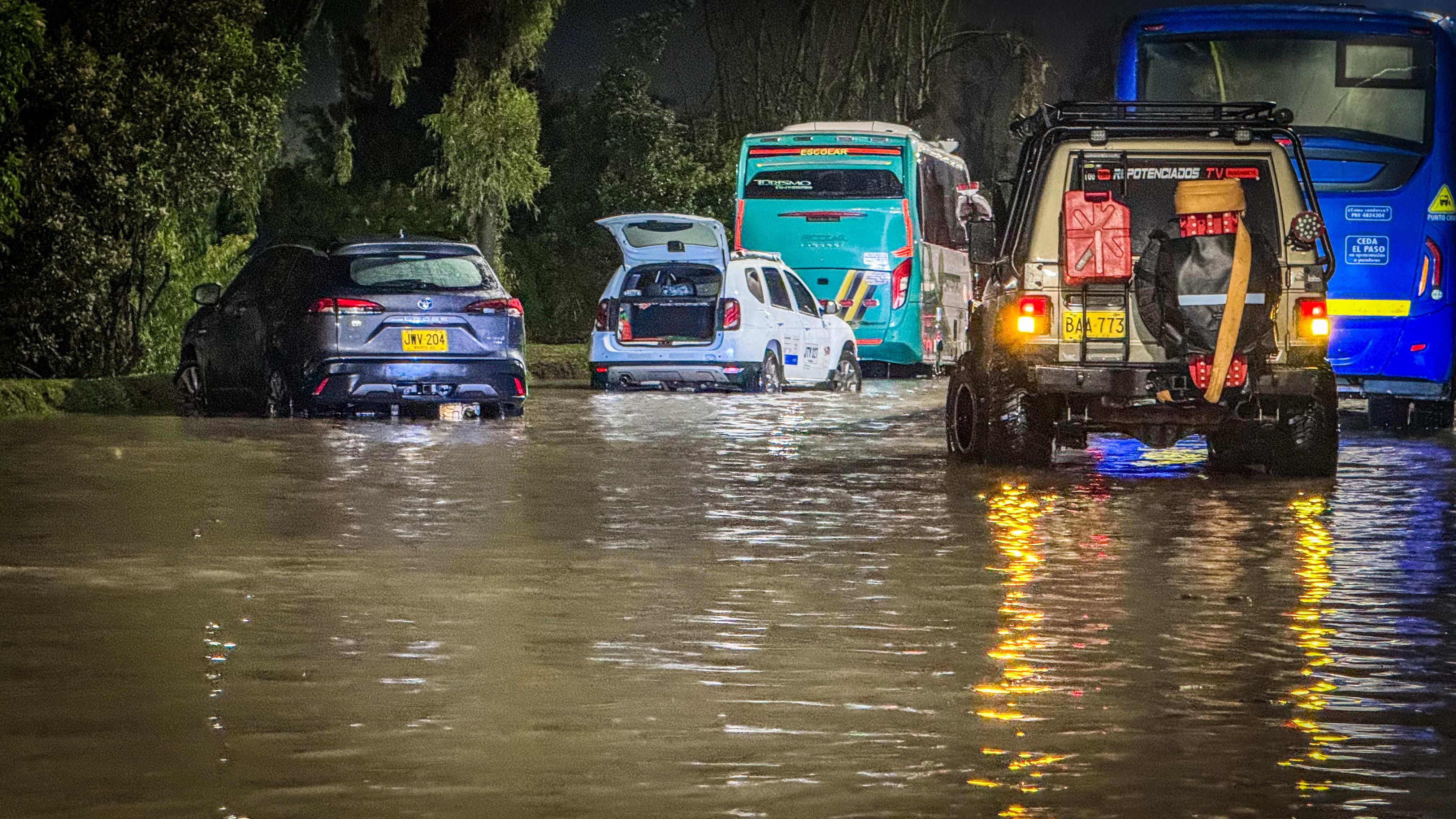 Las inundaciones llegaron a la capital con afectaciones en el municipio de Chía