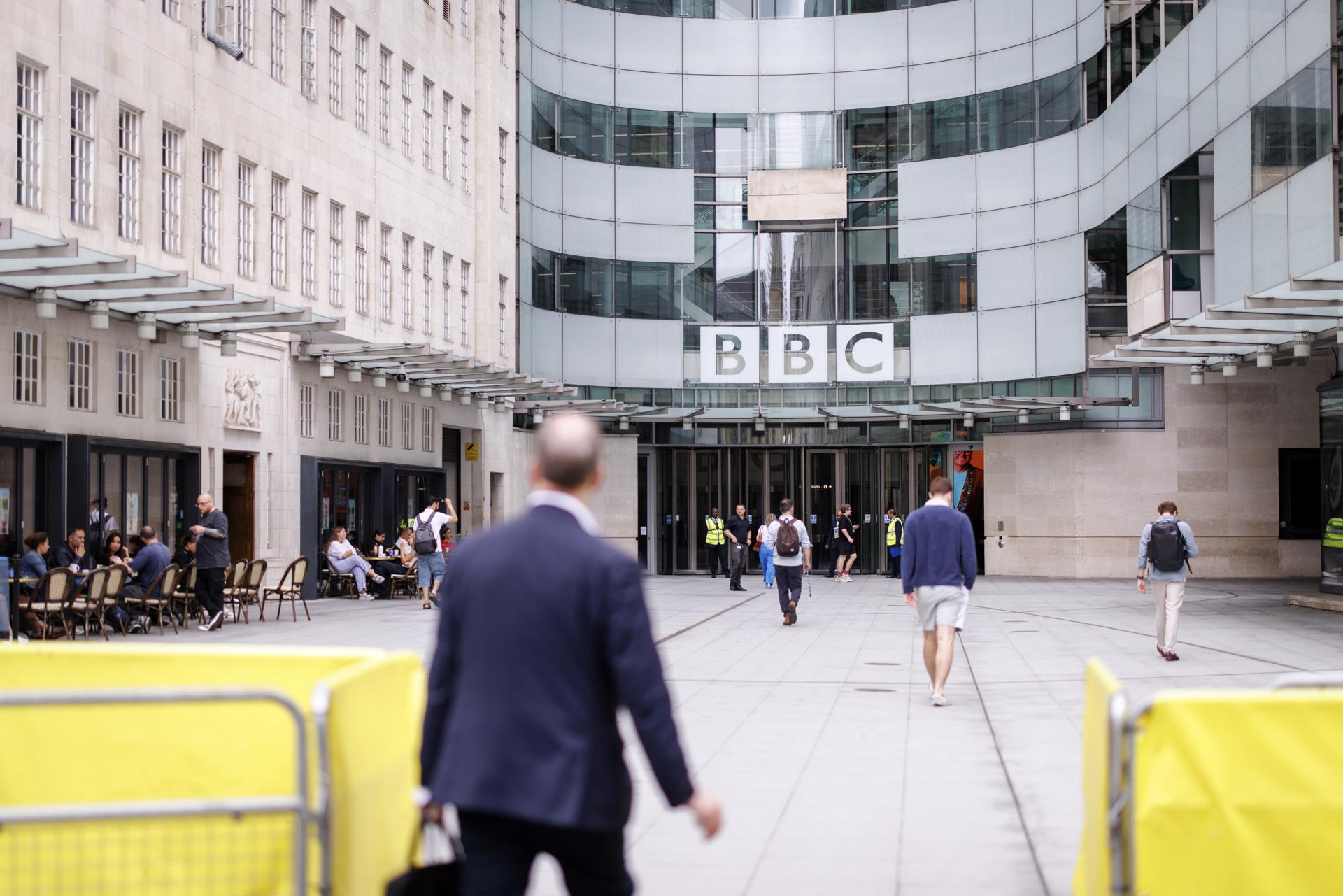 BBC recortará más de 1.200 cargos entre radio y gestión para ahorrar más de USD 600 millones