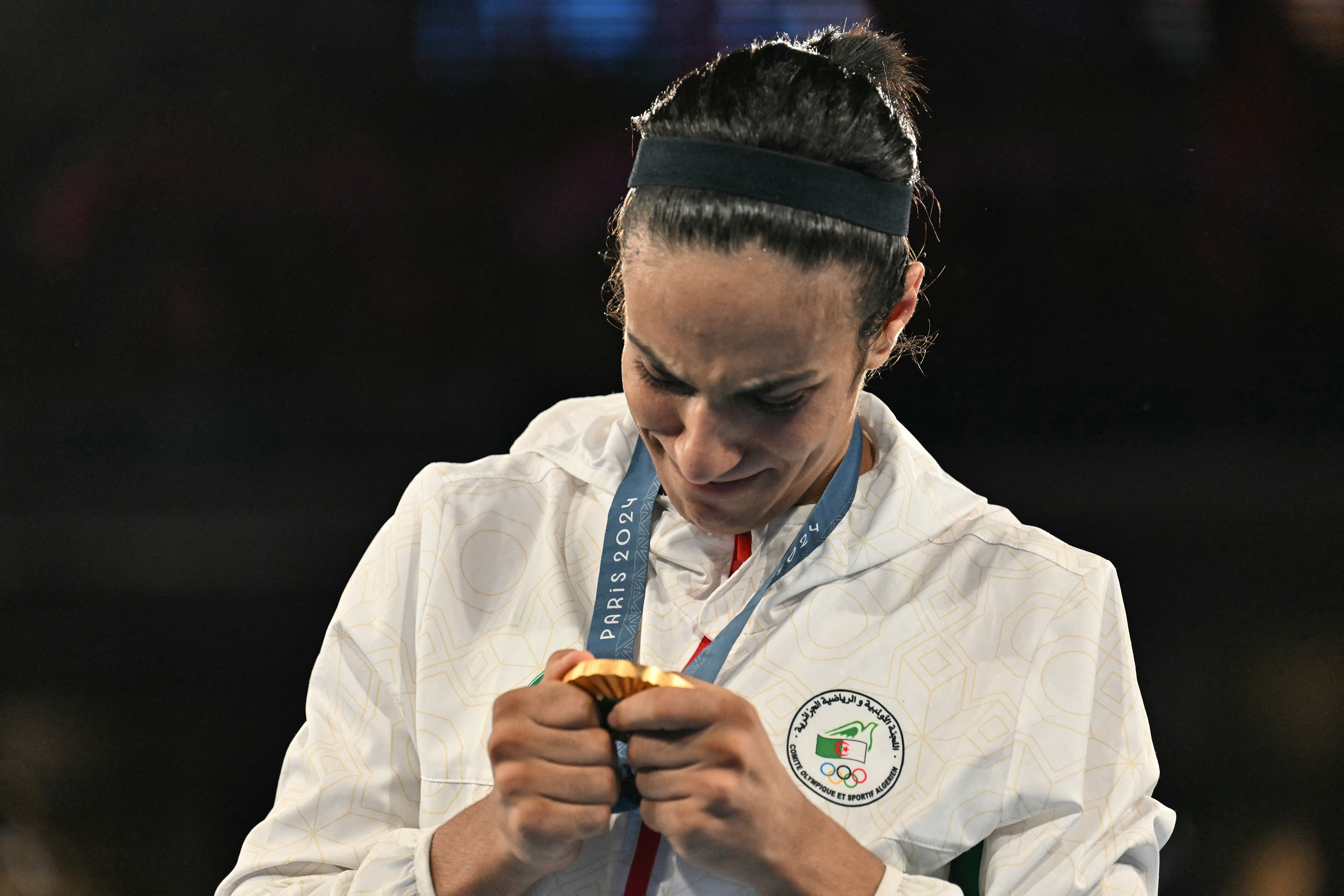 Campeona olímpica argelina Imane Khelif presenta denuncia en París por ciberacoso
