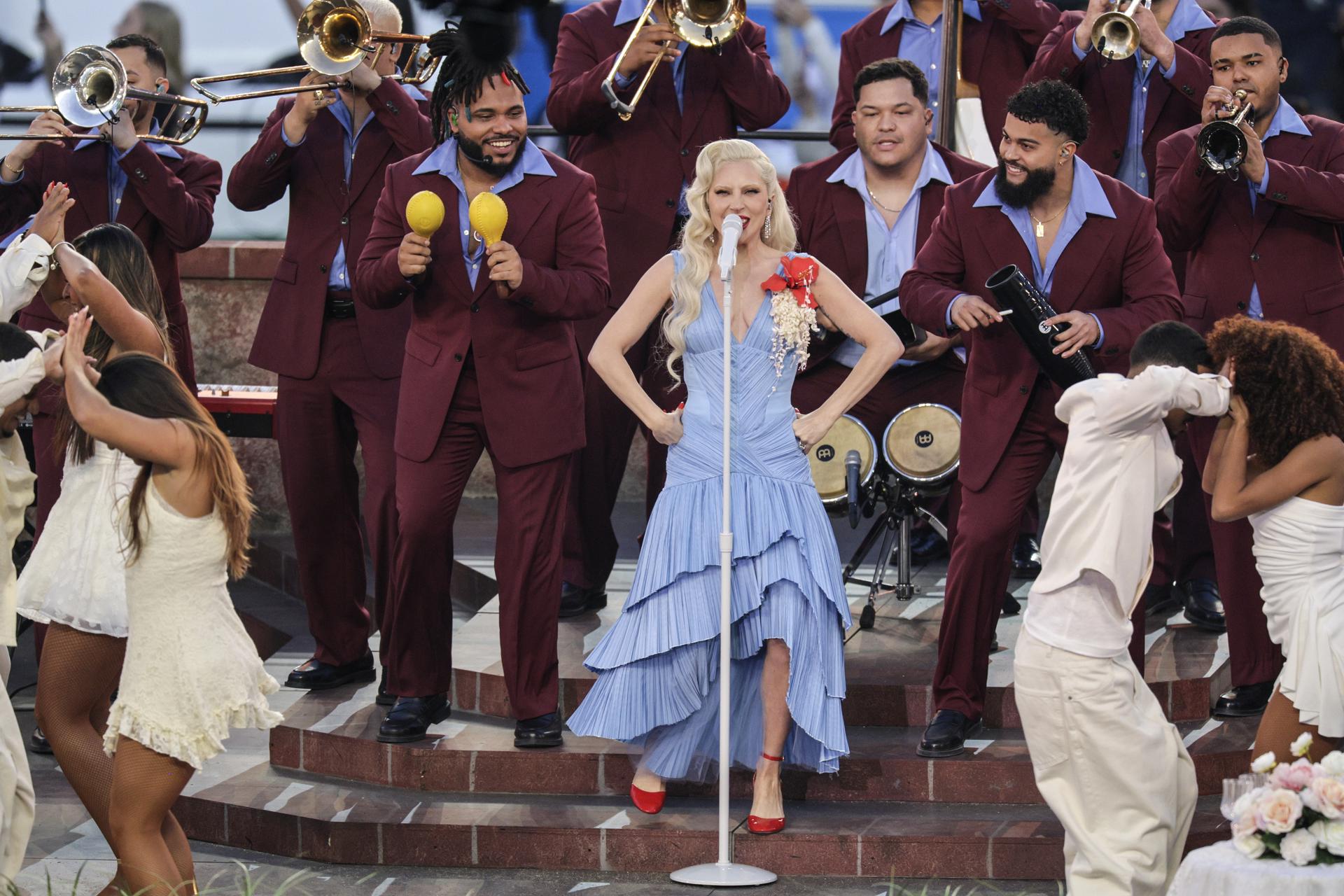 Un vestido dominicano y una Flor de Maga: la inspiración de Lady Gaga en el Super Bowl