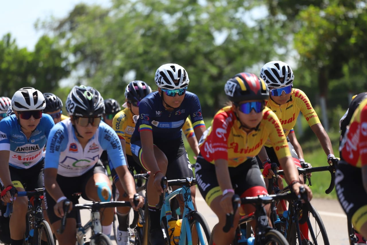 El ciclismo colombiano femenino va por buen camino, falta apoyo