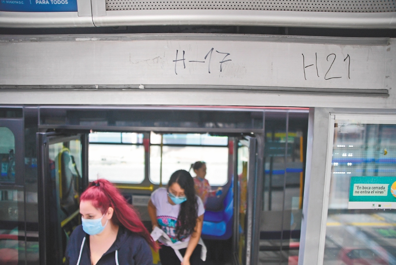 Transmilenio justifica la falta de señalización por hurto y vandalización