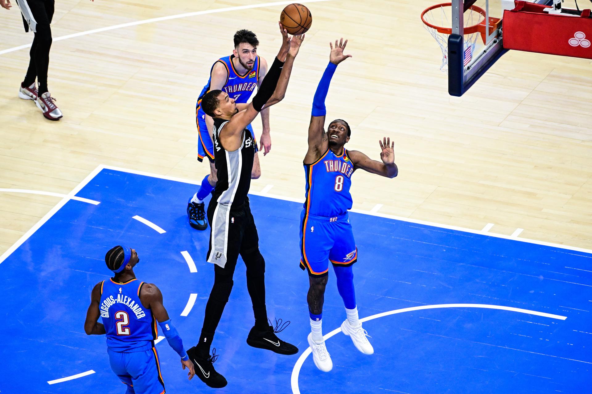 Partidazo en la NBA: los Spurs le quitaron el invicto a OKC en doble “over time”