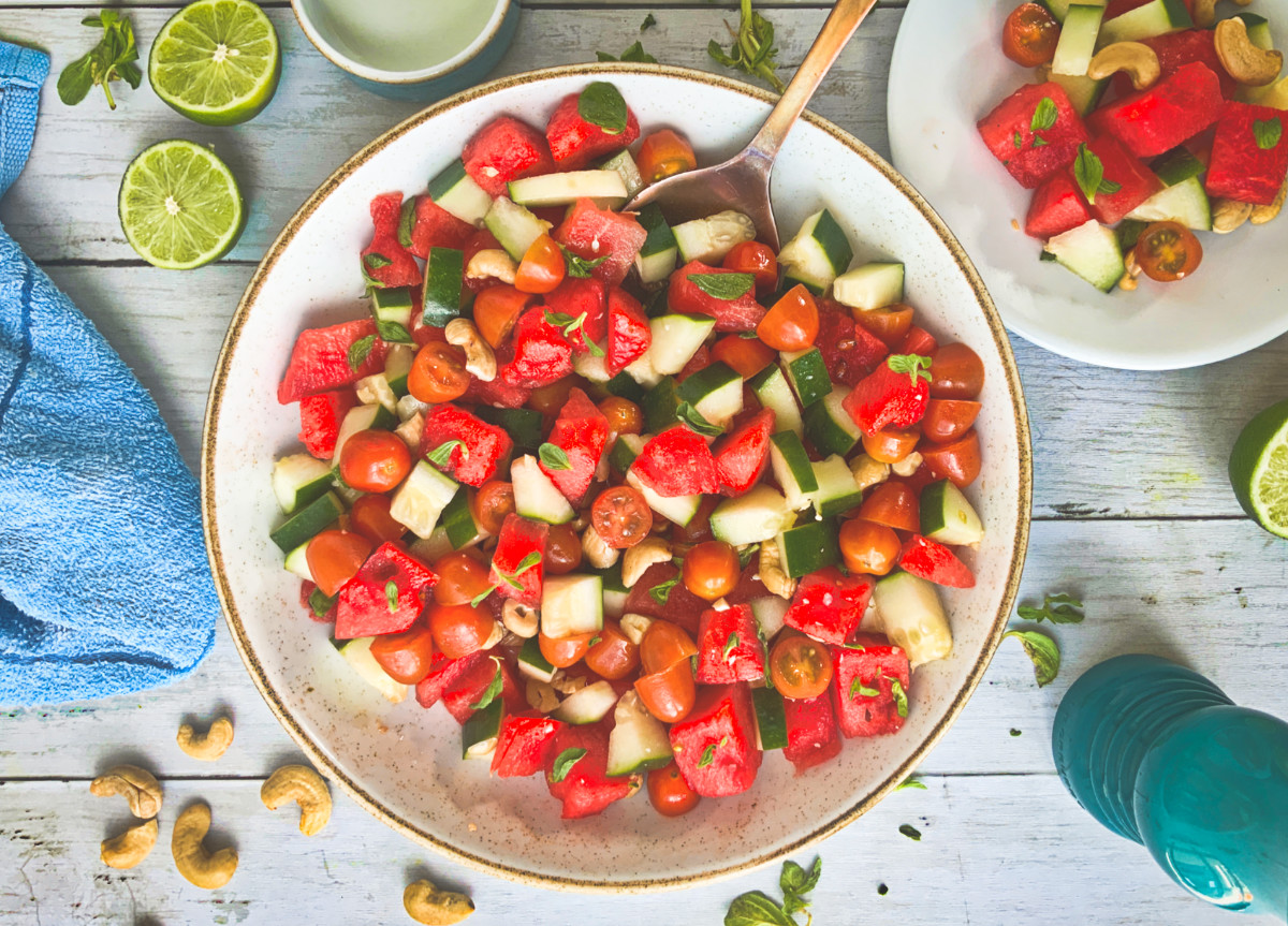 Fácil y rápido: así se prepara una deliciosa ensalada de sandía y pepino