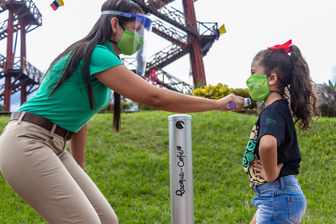 El Parque del Café tendrá un aforo del 30 % garantizando el distanciamiento físico
entre grupos de visitantes, se tomará la temperatura al ingreso del Parque y será obligatorio el uso de tapabocas de forma correcta y permanente.