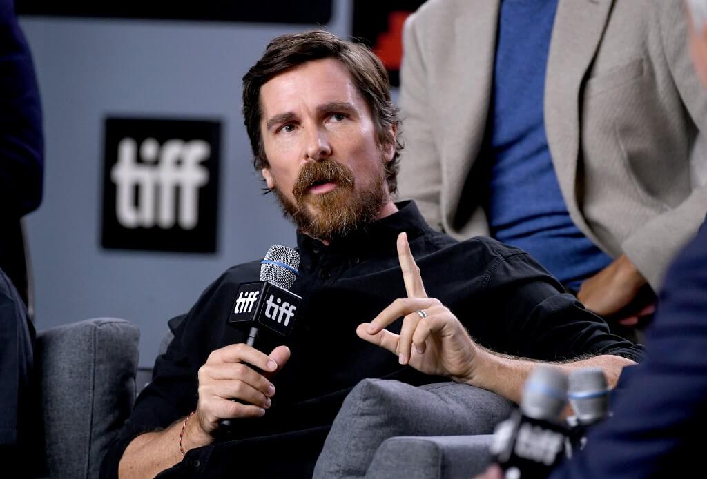 Christian Bale ofrece consejo a Robert Pattinson para usar el traje de Batman