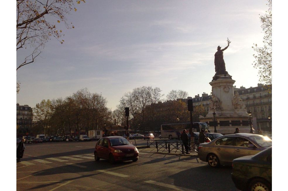 Indignación por la muerte del fotógrafo René Robert congelado en París