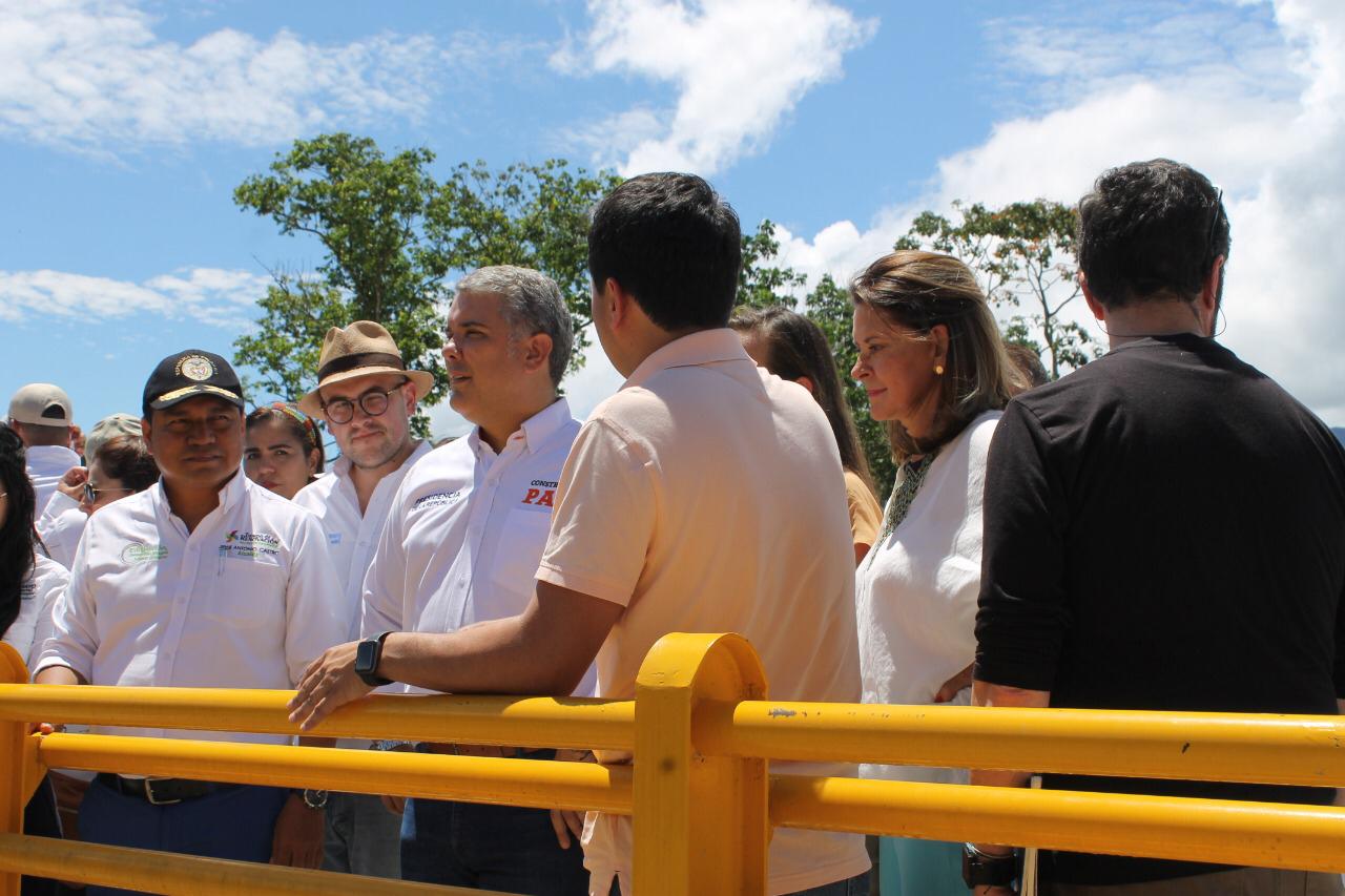 Gobierno entregó nuevo puente Sangoyaco, arrasado en la avalancha de Mocoa
