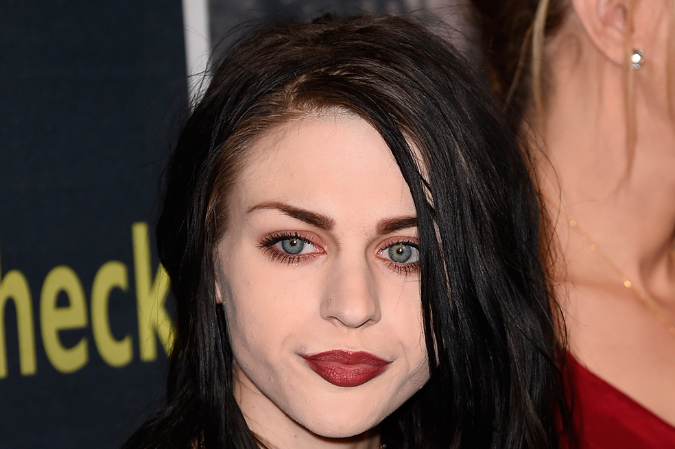 El estilo gótico de la hija de Kurt Cobain