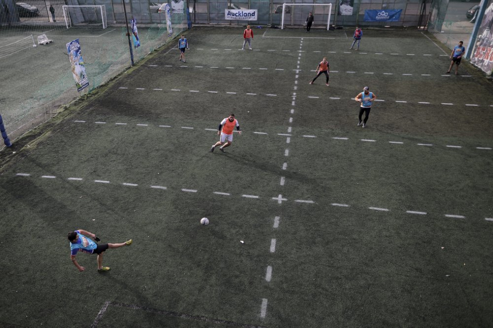 “Metegol humano”, una modalidad del fútbol en medio de la pandemia