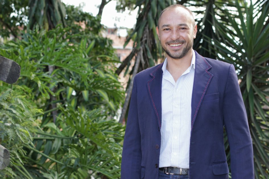 Gilmer Mesa: «Yo he visto que escribir es antes que nada extrañar»
