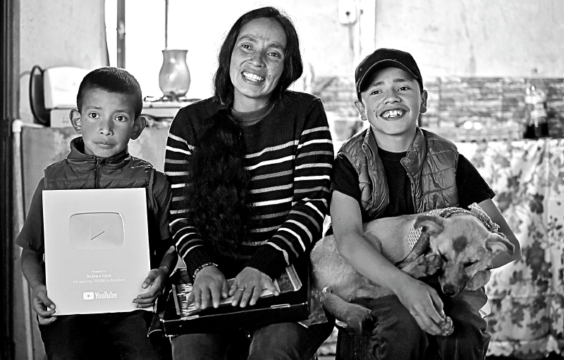 Nubia e hijos, youtubers campesinos