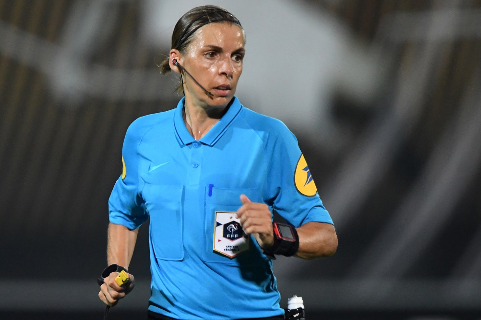 Stéphanie Frappart será la primera mujer en arbitrar un partido de Champions