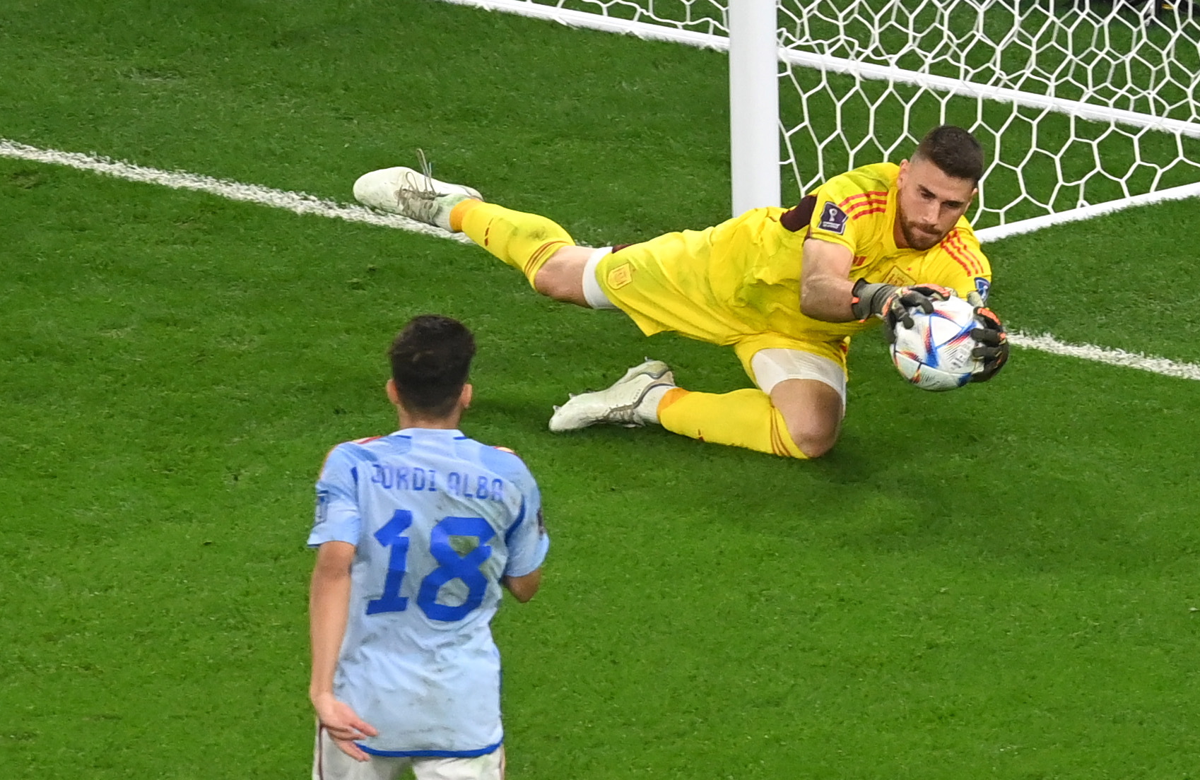 Doha (Qatar), 06/12/2022.- Goalkeeper Unai Simon of Spain saves the ball during the FIFA World Cup 2022 round of 16 soccer match between Morocco and Spain at Education City Stadium in Doha, Qatar, 06 December 2022. (Mundial de Fútbol, Marruecos, España, Catar) EFE/EPA/Neil Hall