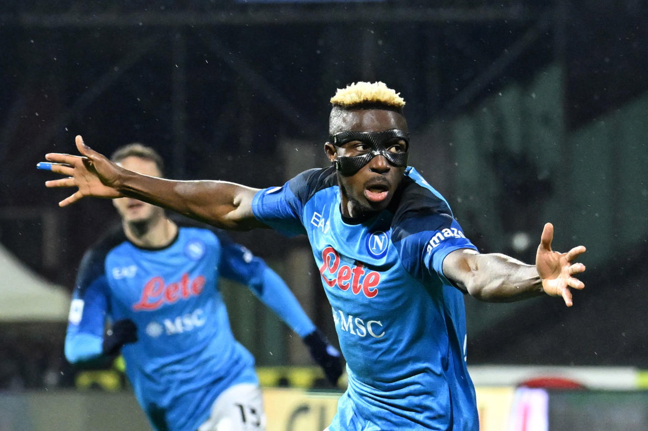 Nápoles no afloja y sigue soñando con el título de la Serie A