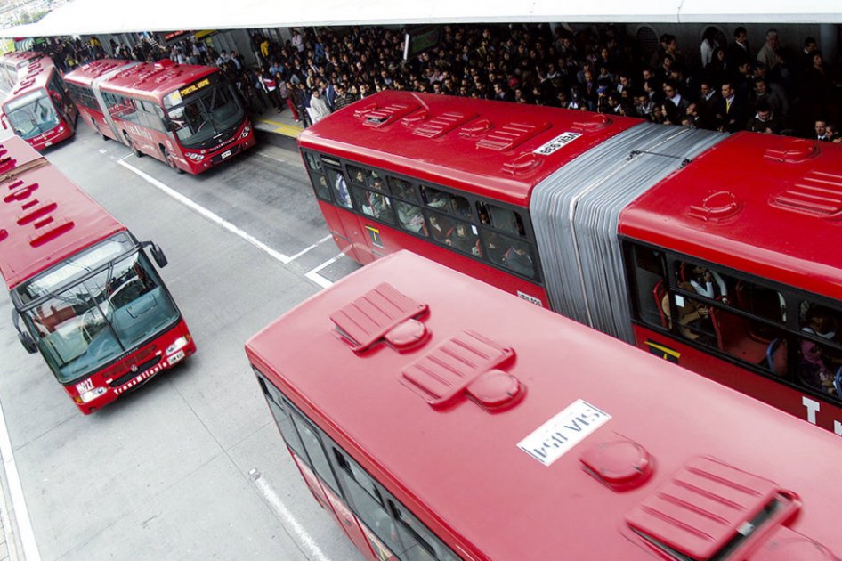 Suspenden por un mes licitación para renovar flota de Transmilenio