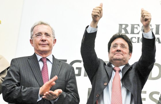 Francisco Santos me acompañó sin dobleces durante 8 años: Uribe