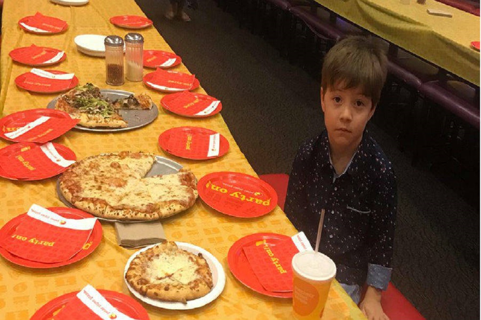 Invitó a sus compañeros de clase a su fiesta de cumpleaños, pero nadie llegó