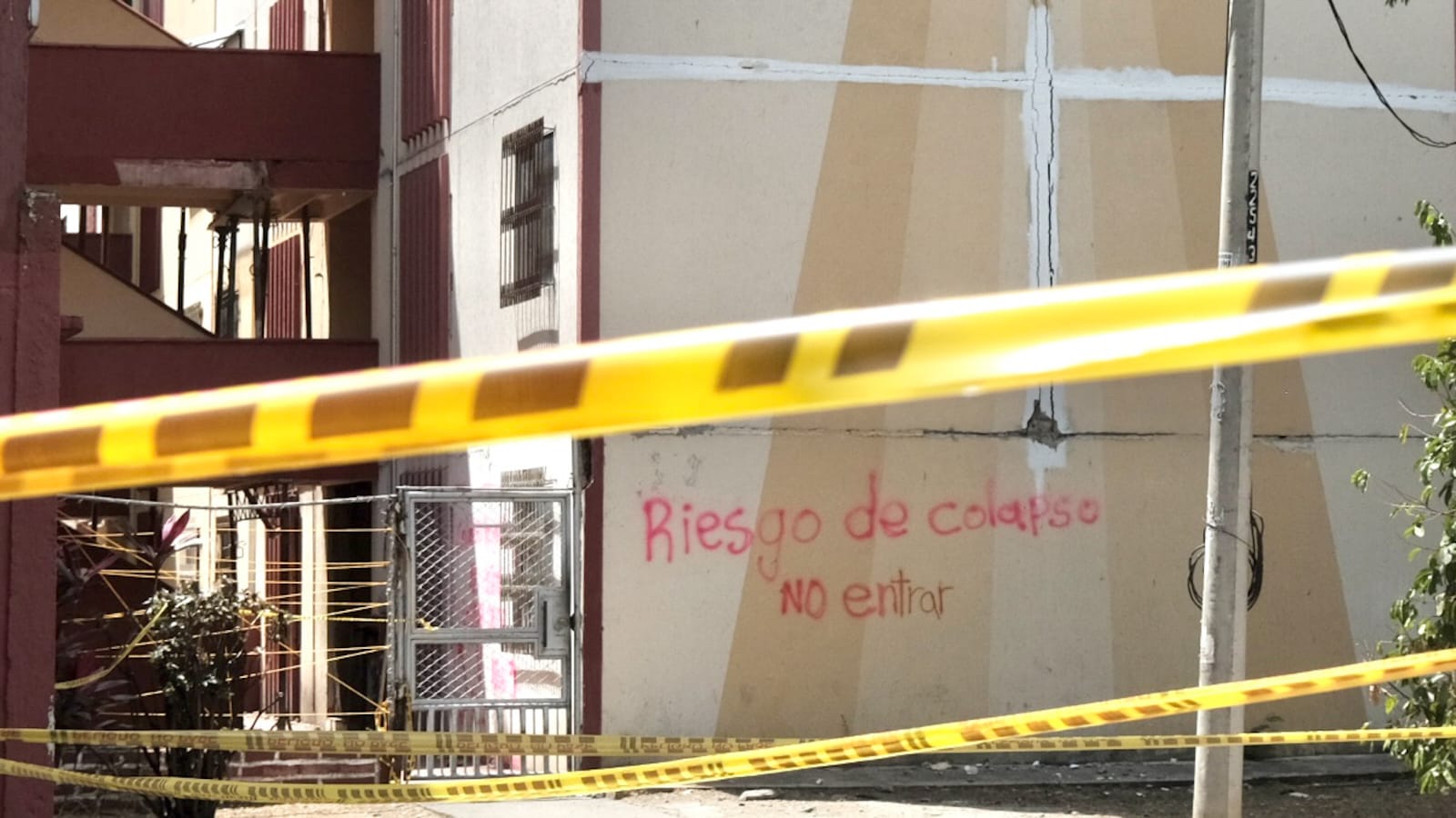 Las escaleras de Chiminangos que mantienen a cientos de caleños fuera de sus casas