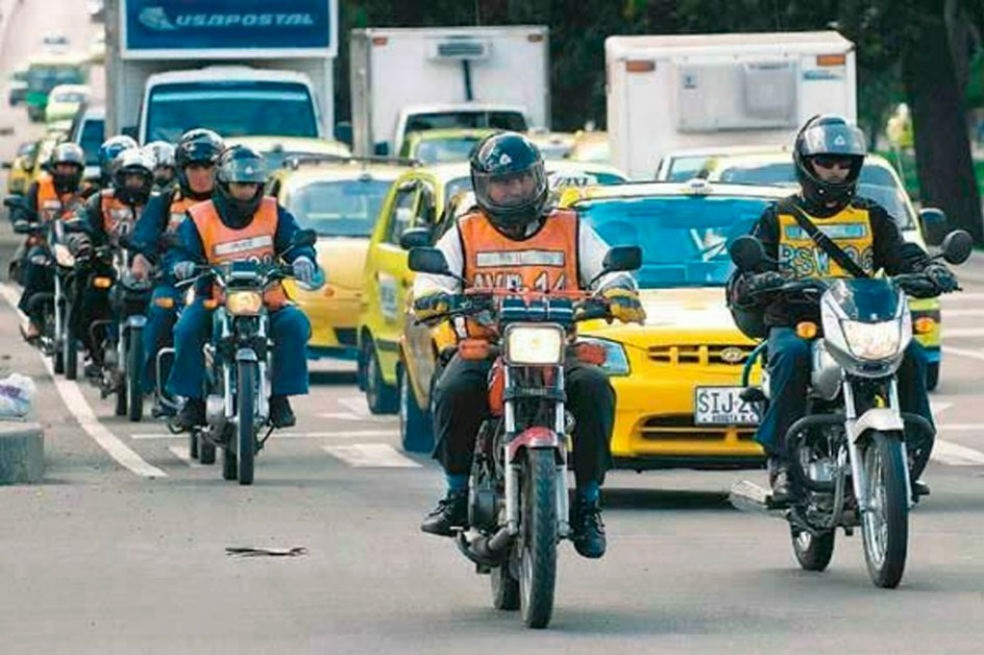 Motociclistas de Bogotá anuncian “plan tortuga” ante restricción de parrilleros