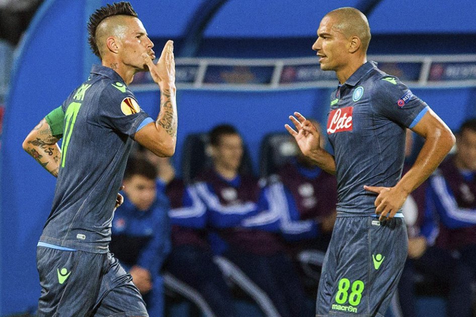 Duván Zapata fue titular en la victoria del Napoli