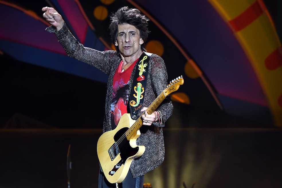 Músico Ronnie Wood fue operado de una ‘pequeña lesión en el pulmón’
