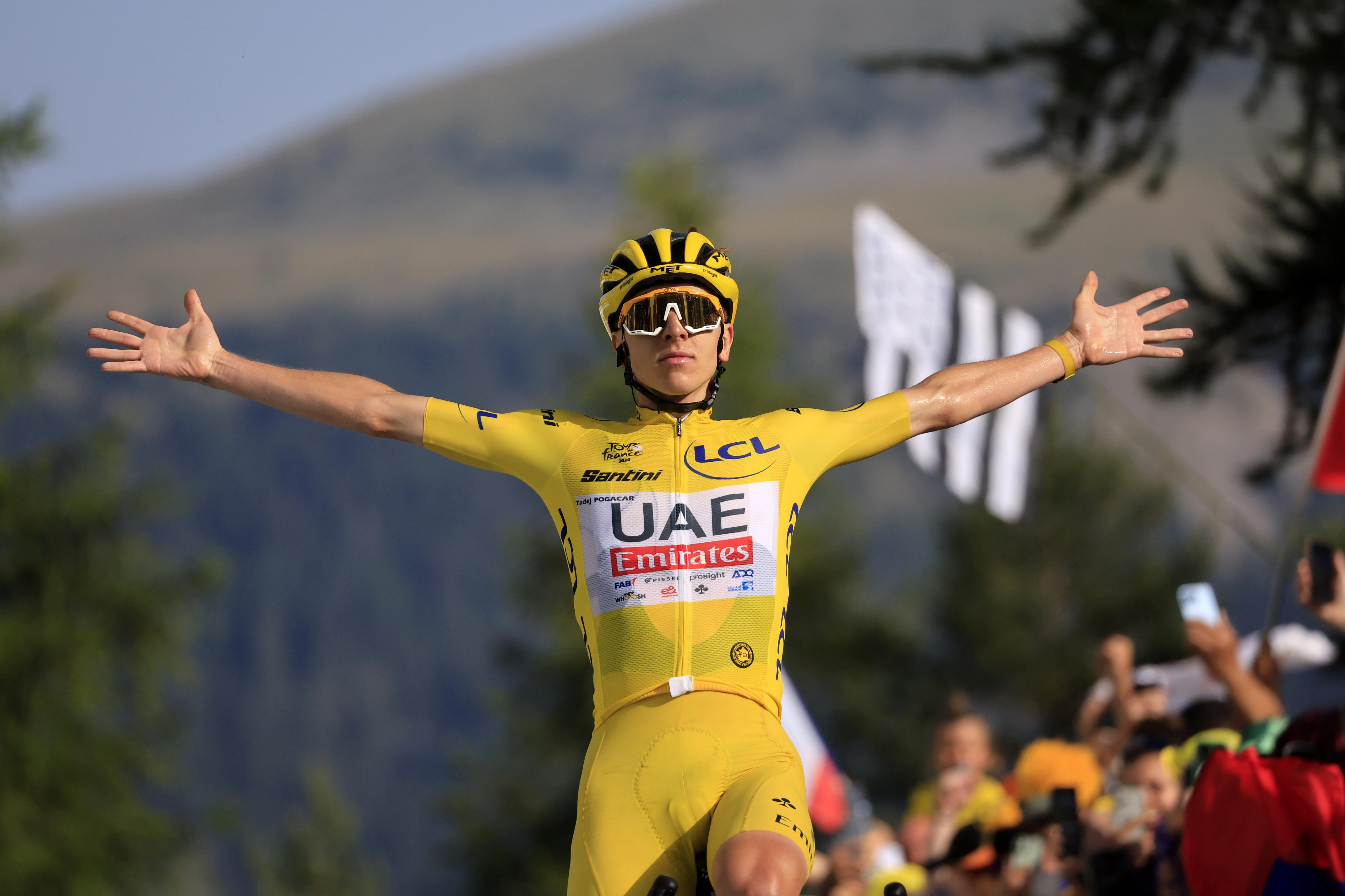 Col De La Couillole (France), 20/07/2024.- Yellow jersey Slovenian rider Tadej Pogacar of UAE Team Emirates celebrates as he crosses the finish line and winning the 20th stage of the 2024 Tour de France cycling race over 132km from Nice to Col de la Couillole, France, 20 July 2024. (Ciclismo, Francia, Eslovenia, Niza) EFE/EPA/GUILLAUME HORCAJUELO