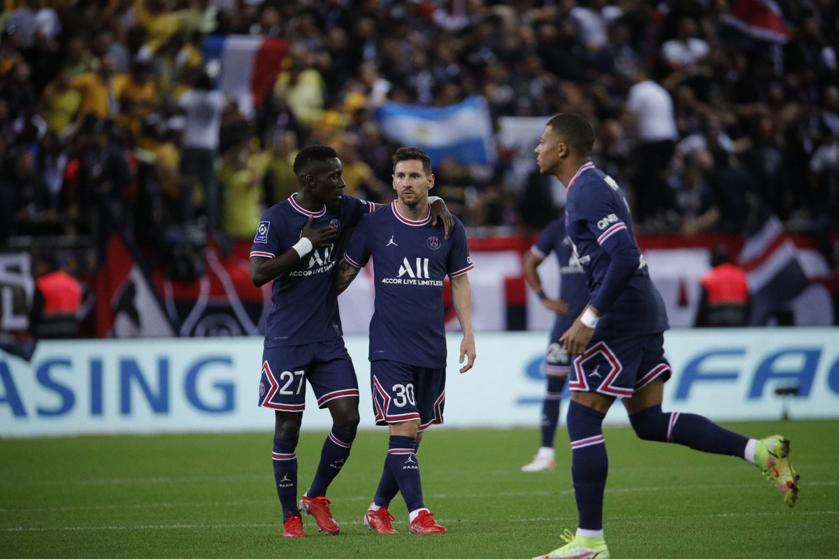 Lionel Messi debutó con el París Saint Germain
