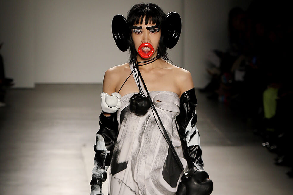 Prestigiosa escuela de moda de NYC se disculpó por desfile racista