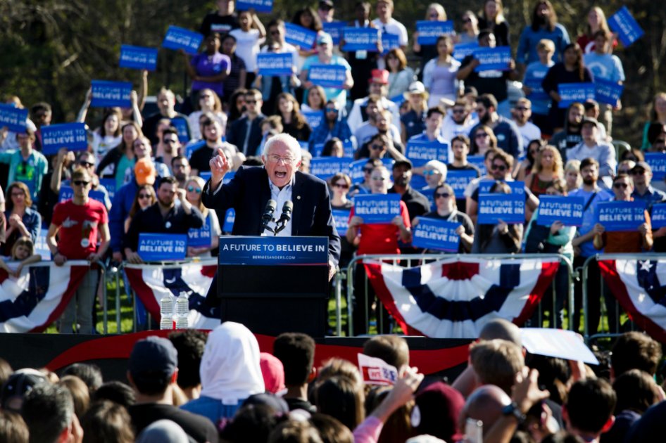 El candidato demócrata Bernie Sanders durante una manifestación política en Brooklyn (Nueva York). / EFE