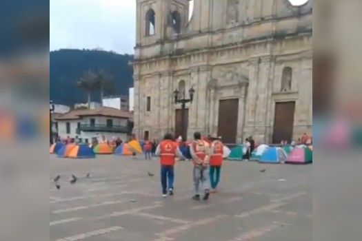 Avanzan diálogos con campesinos, que protestan en la Plaza de Bolívar