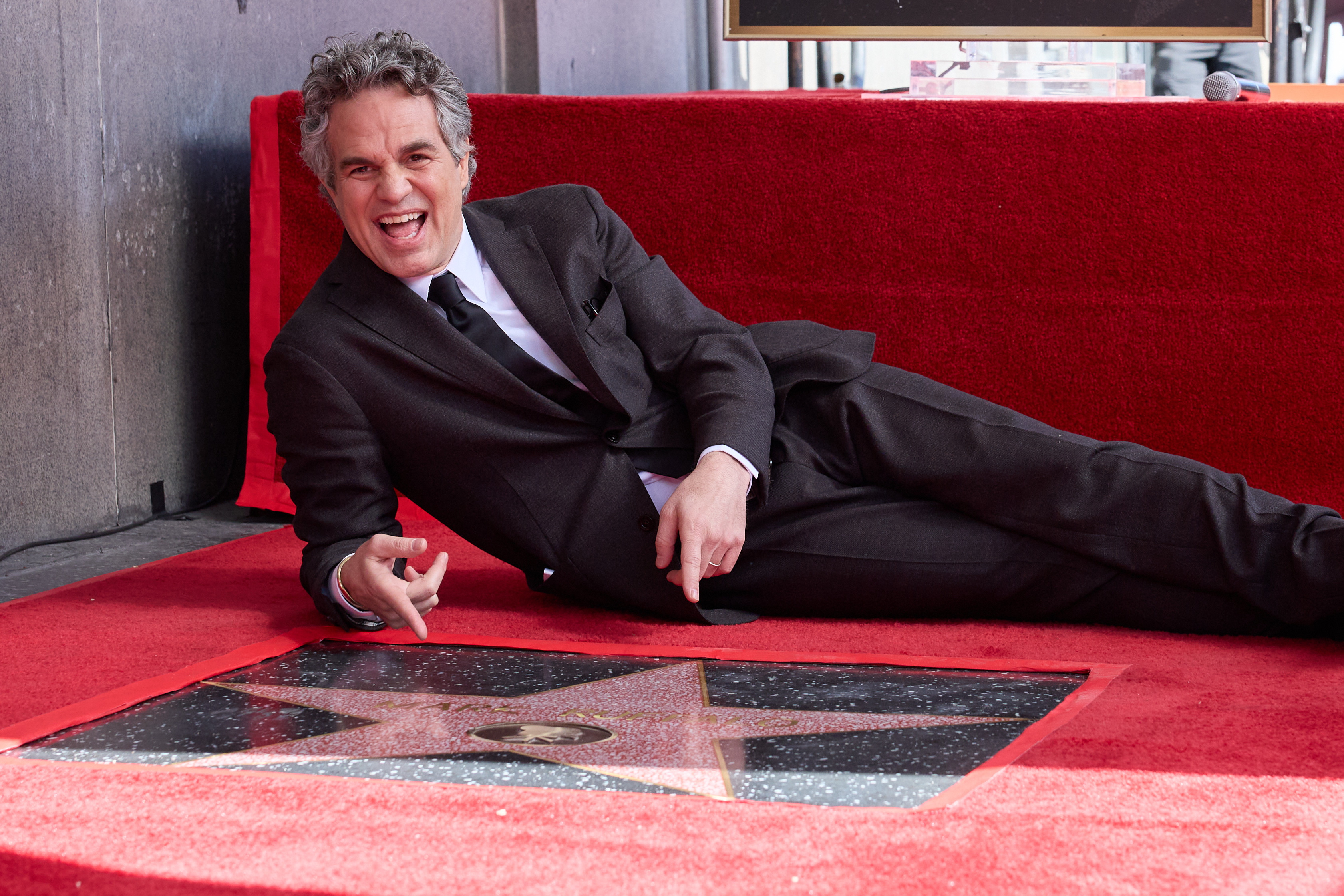 Mark Ruffalo recibe su estrella en el Paseo de la Fama de Howllywood