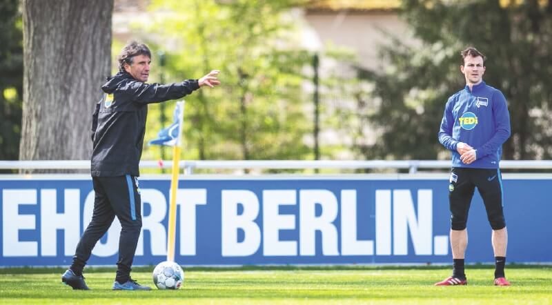 El Hertha Berlín comenzó entrenamientos en campo esta semana.  / EFE