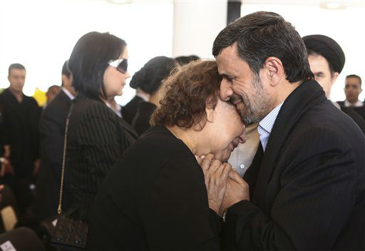 Foto que tiene en problemas a Mahmud Ahmadineyad