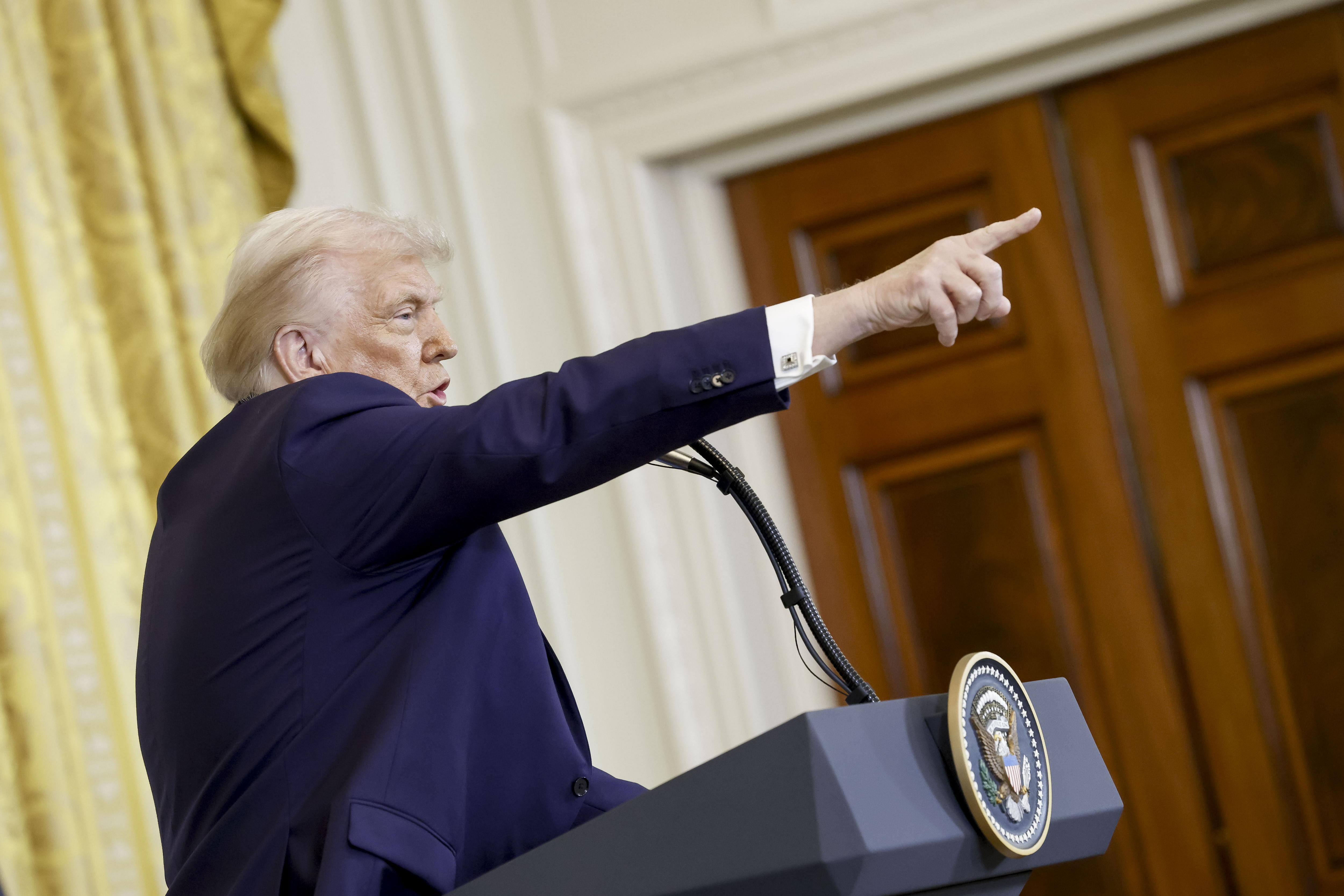 Washington (United States), 04/02/2025.- US President Donald J. Trump speaks during a joint press conference with Israeli Prime Minister Benjamin Netanyahu in the East Room of the White House in Washington, DC, USA, 04 February 2025. President Trump, who is hosting his first in-person meeting with another world leader since returning to the White House, and Prime Minister Netanyahu are set to discuss the Israeli cease-fire with Hamas, Iran's nuclear program and future arms shipments, among other bilateral issues. EFE/EPA/SHAWN THEW / POOL