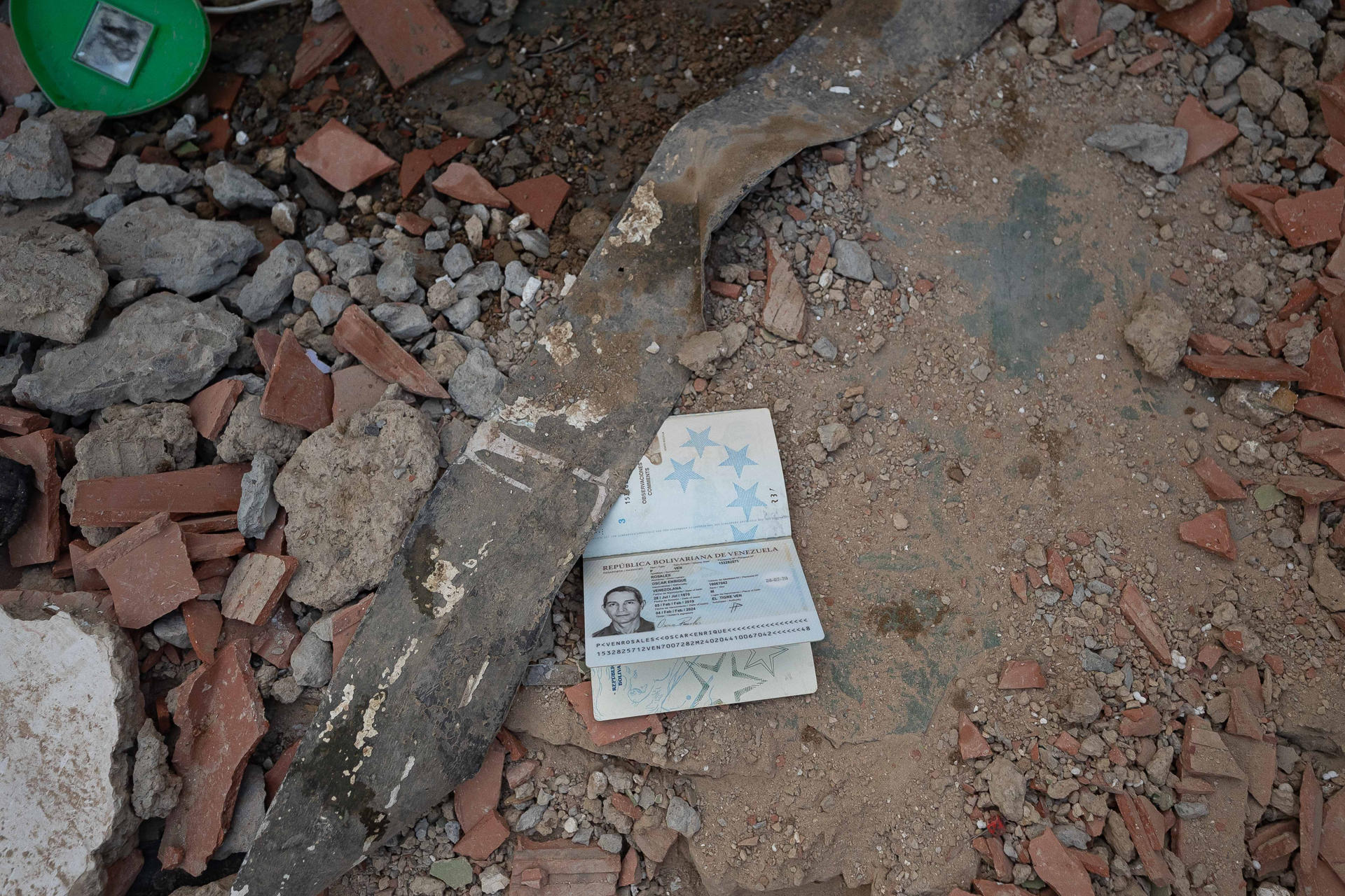La Guaira busca a sus desaparecidos para poder despedir a sus muertos