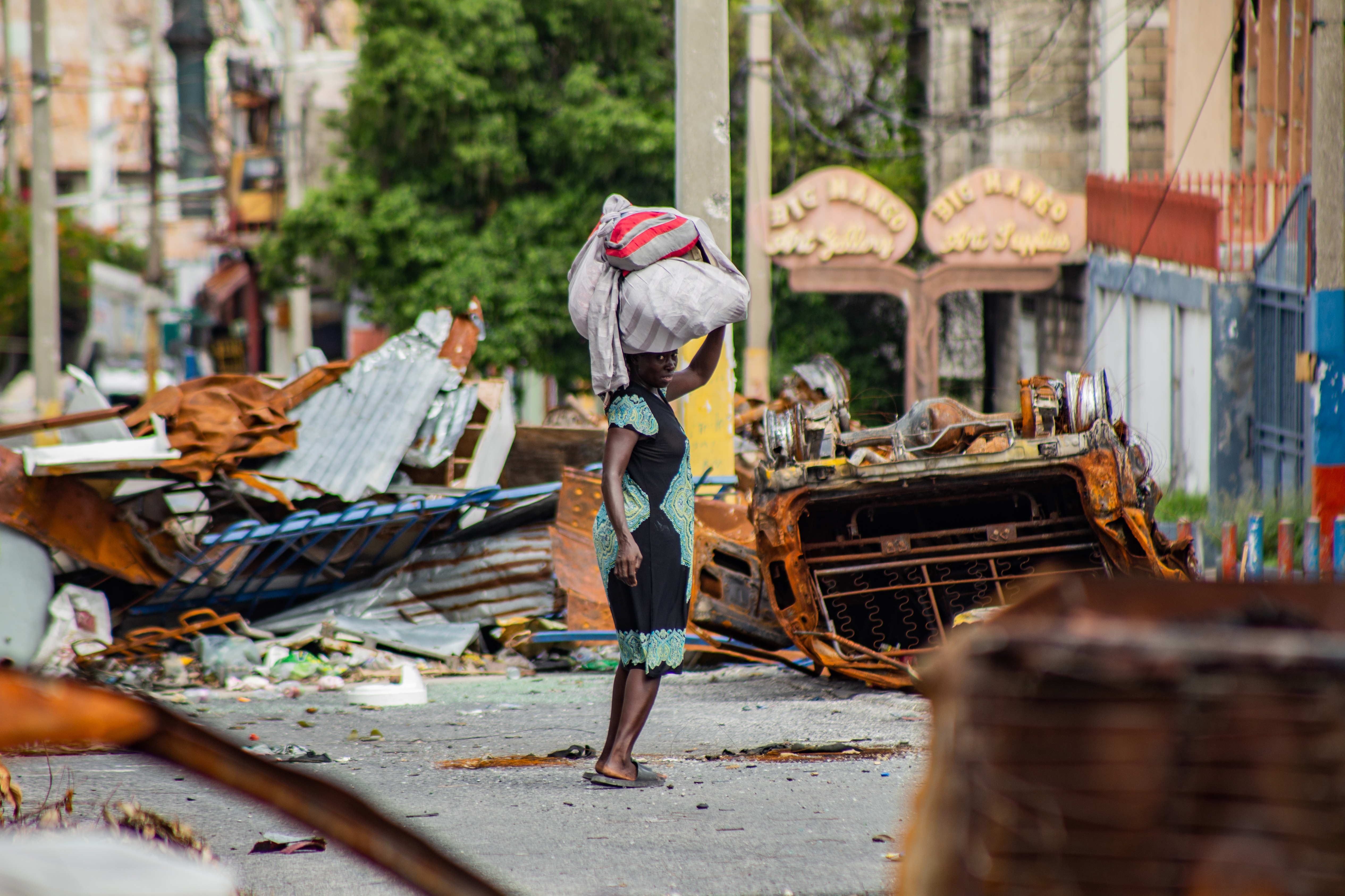 Cómo 360.000 haitianos terminaron viviendo hacinados en escuelas y baldíos