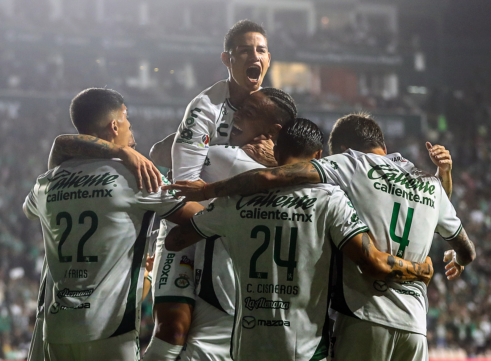 James no para de brillar con León: hizo asistencia en la victoria sobre Chivas
