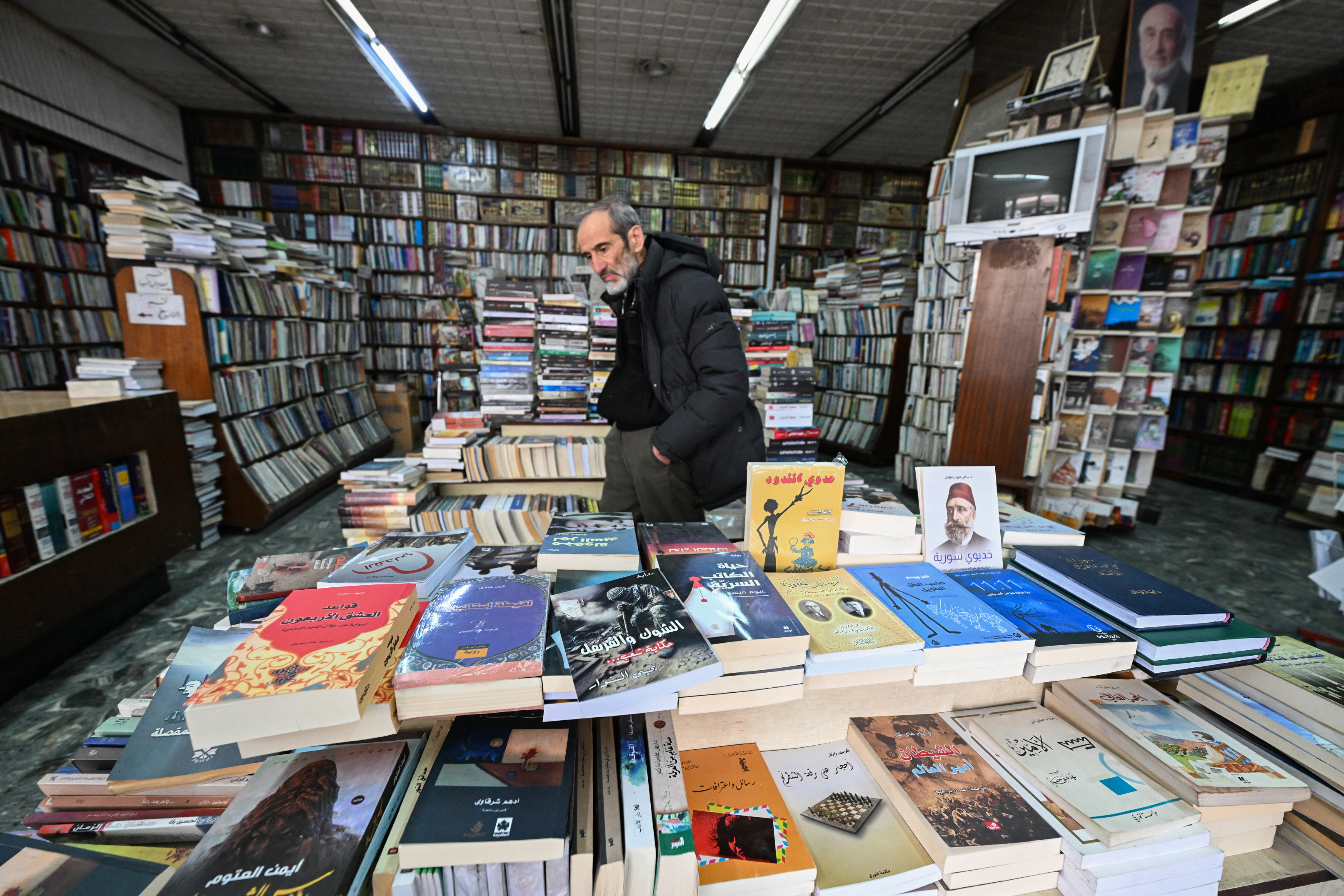 La literatura prohibida sale de la clandestinidad en las librerías de Damasco